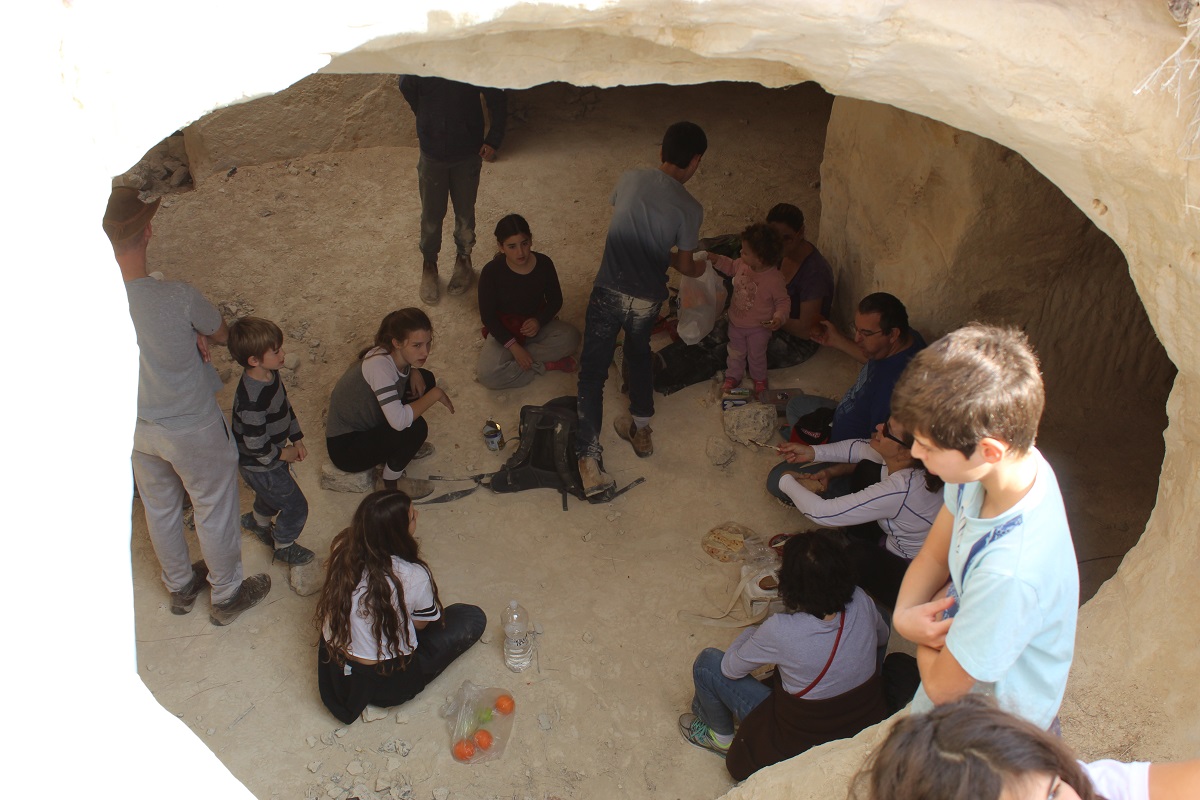 Picnick in cistern: Wadi Hatzatz